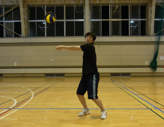 腕の面をセッターに向いていないと、ボールはセッターに返りにくい