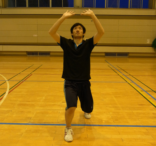 カカトがボールの下に入るイメージ