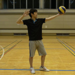 弓を引くようなイメージで右ひじをしっかりと後ろに引く