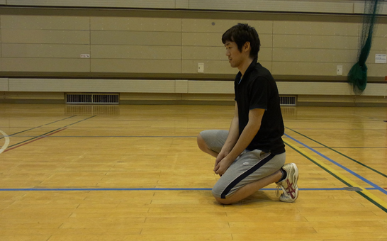 ヒザをついた状態からスライディングの練習