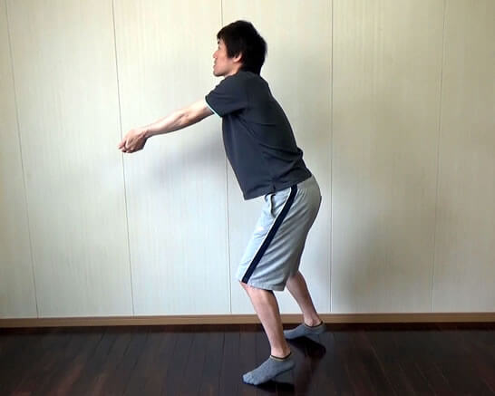 腕を上に動かしながら面をボールの下に入れ、セッターに面を向ける