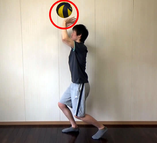 ボールをキャッチする位置が頭上方向へズレる