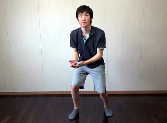 相手サーバーの動きを察してコースを予測する